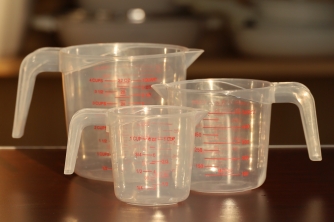 Conjunto 03 copos medidores de pl�stico transparente   300ml - 500ml - 800ml.